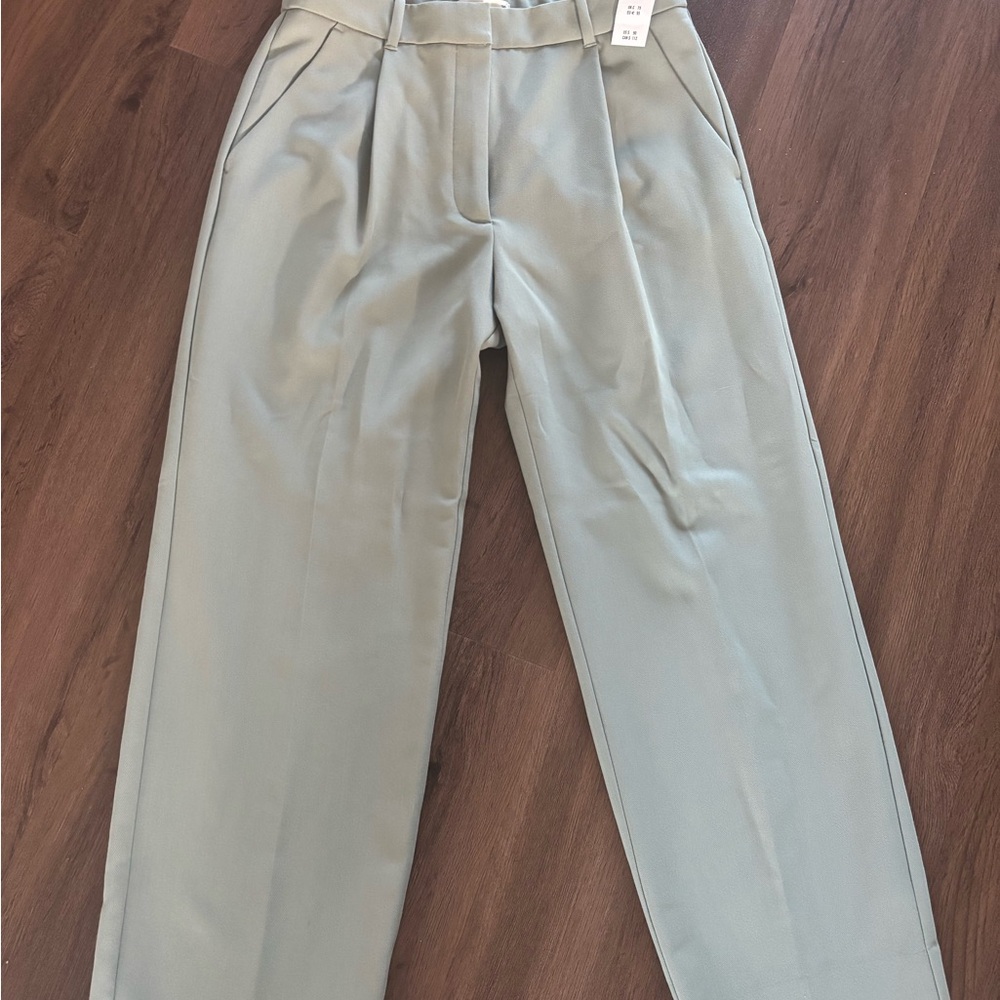 New Abercrombie green trousers. Short length